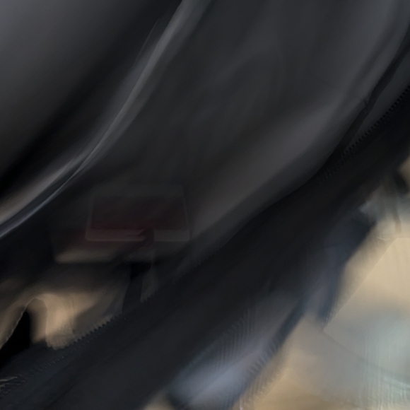 Tumi expandable laptop/ travel shoulder tote - Picture 5 of 7